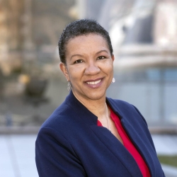 Traci Lester headshot